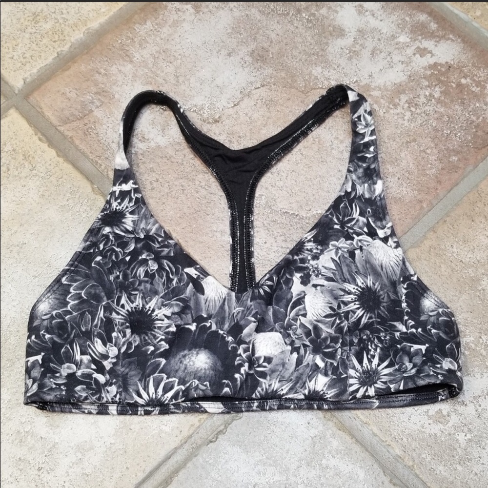 Lululemon arise bra